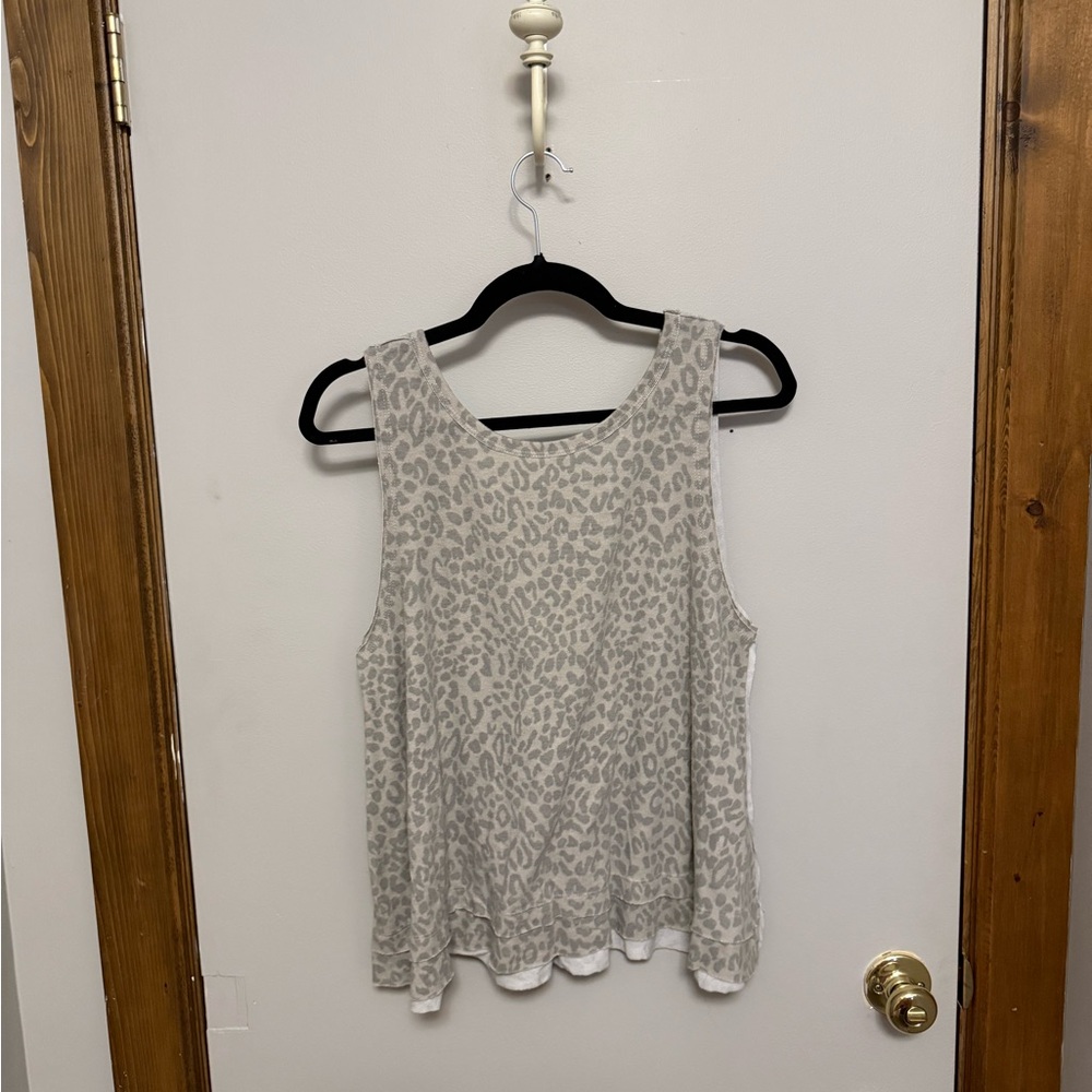 Like new 🤍 By Together tank top - size L - animal print